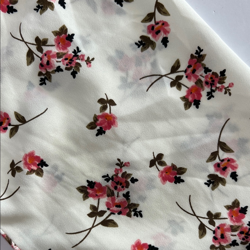 Floral Print Smocked Blouse - Picture 4 of 8